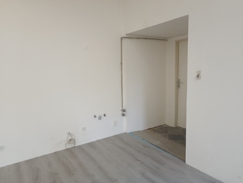 Pronájem skladovacích prostor 97 m², Praha 5 - Smíchov