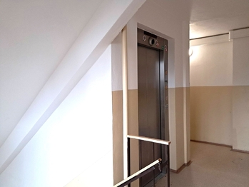 Výtah - Pronájem bytu 3+1 v osobním vlastnictví 69 m², Praha 4 - Kamýk