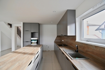 Pronájem domu 200 m², Sezimovo Ústí