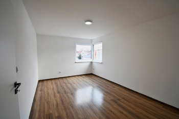 DĚTSKÝ POKOJ 21 M2 - Pronájem domu 200 m², Sezimovo Ústí