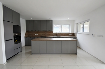 Pronájem domu 200 m², Sezimovo Ústí