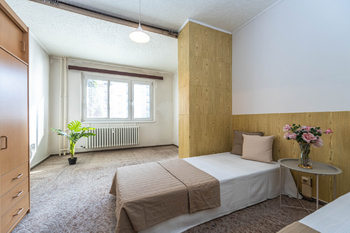 ložnice aktuální stav - Prodej bytu 2+1 v osobním vlastnictví 52 m², Kladno