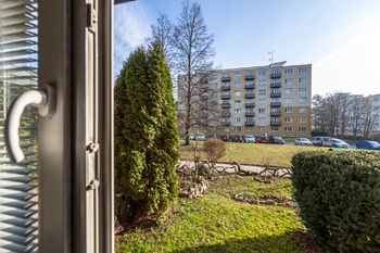 pohled z okna - Prodej bytu 2+1 v osobním vlastnictví 52 m², Kladno