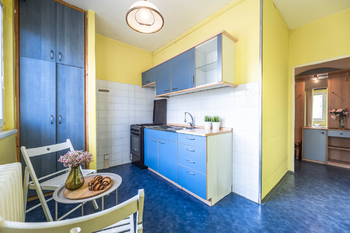 kuchyně aktuální stav - Prodej bytu 2+1 v osobním vlastnictví 52 m², Kladno