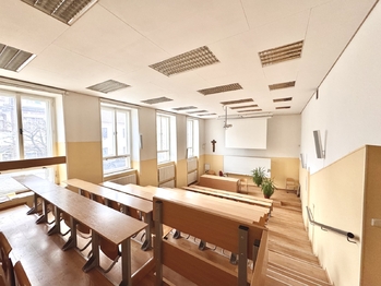 Prodej nájemního domu 2396 m², Kyjov