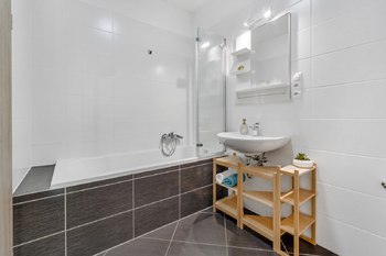 Prodej bytu 2+kk v osobním vlastnictví 51 m², Praha 10 - Horní Měcholupy