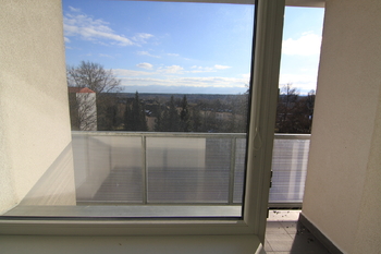 Prostorná lodžie - Prodej bytu 4+1 v osobním vlastnictví 81 m², Mariánské Lázně