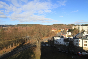 Pohled z bytu - Prodej bytu 4+1 v osobním vlastnictví 81 m², Mariánské Lázně