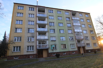 Bezbariérový přístup zadní strana - Prodej bytu 4+1 v osobním vlastnictví 81 m², Mariánské Lázně