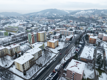 pohled na dům - Pronájem bytu 2+kk v osobním vlastnictví 50 m², Vsetín