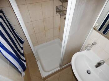 koupelna - Pronájem bytu 1+kk v osobním vlastnictví 37 m², Praha 5 - Zbraslav