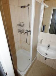 koupelna - Pronájem bytu 1+kk v osobním vlastnictví 37 m², Praha 5 - Zbraslav
