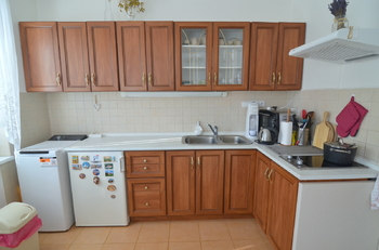 kuchyňský kout s pračkou - Pronájem bytu 1+kk v osobním vlastnictví 37 m², Praha 5 - Zbraslav