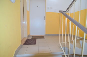 vstup do bytu  - Pronájem bytu 1+kk v osobním vlastnictví 37 m², Praha 5 - Zbraslav