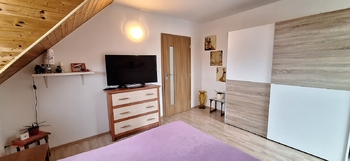 Ložnice v 1. patře s balkonem - Prodej domu 137 m², Jedovnice