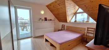 Ložnice v 1. patře s balkonem - Prodej domu 137 m², Jedovnice