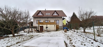 Pohled na dům ze zahrady - Prodej domu 137 m², Jedovnice
