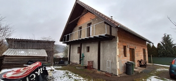 Pohled na dům z boční strany - Prodej domu 137 m², Jedovnice