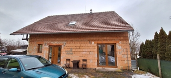 Pohled na dům ze přední strany - Prodej domu 137 m², Jedovnice