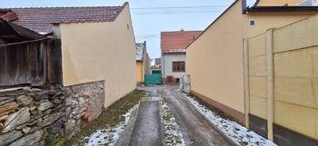 Příjezd z ulice - Prodej domu 137 m², Jedovnice