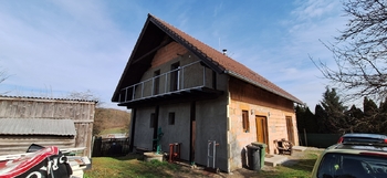 Pohled na dům z přední strany - Prodej domu 137 m², Jedovnice