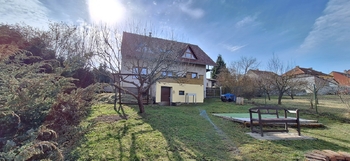 Pohled na dům ze zahrady - Prodej domu 137 m², Jedovnice