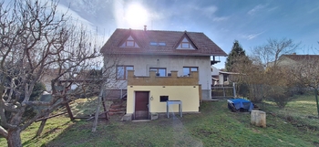 Pohled na dům ze zahrady - Prodej domu 137 m², Jedovnice