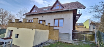 Pohled na dům ze zahrady - Prodej domu 137 m², Jedovnice