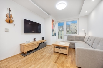 Obývací pokoj  - Pronájem bytu 2+kk v družstevním vlastnictví 48 m², Praha 4 - Chodov