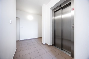 Chodba v domě - Pronájem bytu 2+kk v družstevním vlastnictví 48 m², Praha 4 - Chodov