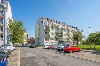 Pohled na dům - Pronájem bytu 2+kk v družstevním vlastnictví 48 m², Praha 4 - Chodov