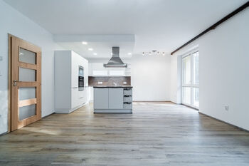 Pronájem bytu 4+kk v osobním vlastnictví 103 m², Zastávka