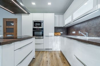 Pronájem bytu 4+kk v osobním vlastnictví 103 m², Zastávka