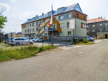 +420 739 604 767 I www.vaclavadamcik.cz I vaclav.adamcik@re-max.cz I prodej komerčního areálu Ostrava - Prodej kancelářských prostor 1026 m², Ostrava