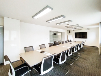 +420 739 604 767 I www.vaclavadamcik.cz I vaclav.adamcik@re-max.cz I prodej komerčního areálu Ostrava - Prodej kancelářských prostor 1026 m², Ostrava