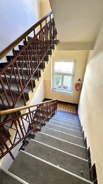 Schodiště v domě - Prodej bytu 2+1 v osobním vlastnictví 83 m², Kladno