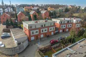 Řadový RD se zahradou - Prodej domu 160 m², Praha 9 - Hloubětín