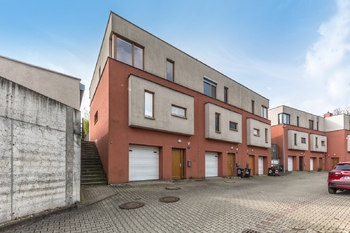 Řadový RD s garáží - Prodej domu 160 m², Praha 9 - Hloubětín