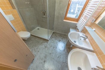 Koupelna - Prodej domu 160 m², Praha 9 - Hloubětín