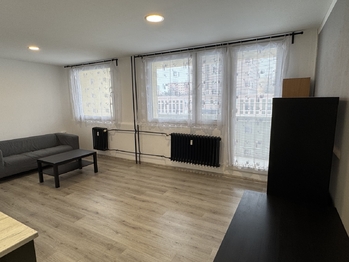 Pronájem bytu 1+kk v družstevním vlastnictví 42 m², Kladno