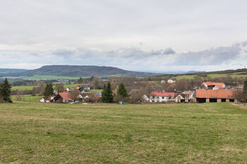 Nad obcí - Prodej domu 90 m², Manětín