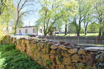 Pohled ze dvora - Prodej domu 90 m², Manětín