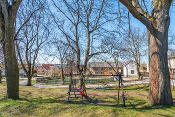 Okolí domu - Prodej domu 90 m², Manětín