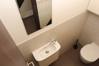 samostatná toaleta - Pronájem bytu 2+kk v osobním vlastnictví 85 m², Praha 8 - Libeň