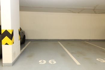 garážové stání - Pronájem bytu 2+kk v osobním vlastnictví 85 m², Praha 8 - Libeň