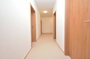 Chodba v bytě. - Pronájem bytu 3+kk v osobním vlastnictví 87 m², Praha 9 - Střížkov