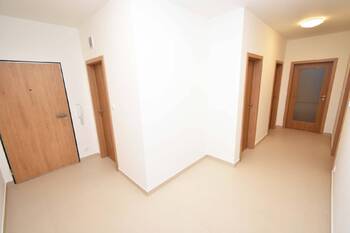 Chodby v bytě. - Pronájem bytu 3+kk v osobním vlastnictví 87 m², Praha 9 - Střížkov