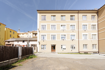 Dům má novou fasádu - Prodej bytu 3+1 v osobním vlastnictví 63 m², Čáslav