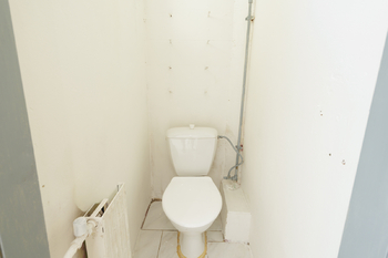 Záchod - Prodej bytu 3+1 v osobním vlastnictví 63 m², Čáslav