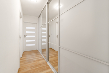 Chodba - Pronájem bytu 3+kk v osobním vlastnictví 55 m², Praha 8 - Karlín